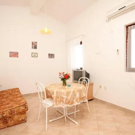 Rukavac 8837f شقة فيس