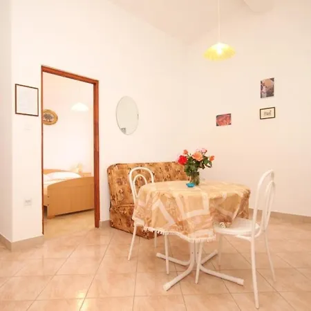 Rukavac 8837f شقة فيس